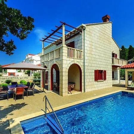 Vila Anka - Five-bedroom With Terrace And Swimming Pool *
