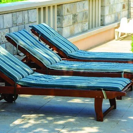 Anka - Five-bedroom With Terrace And Swimming Pool Затон