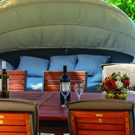 Anka - Five-bedroom With Terrace And Swimming Pool Затон