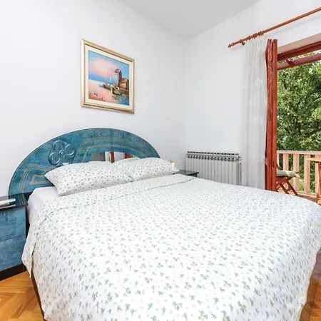 Anka - Five-bedroom With Terrace And Swimming Pool Затон