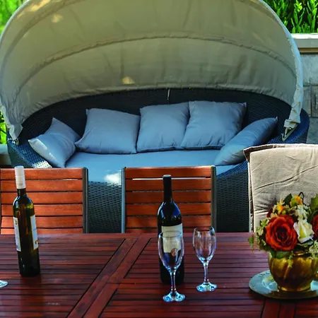 Anka - Five-bedroom With Terrace And Swimming Pool Вилла