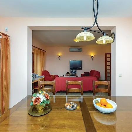 Anka - Five-bedroom With Terrace And Swimming Pool *