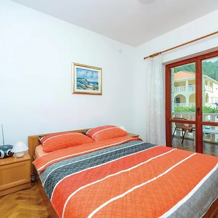 Anka - Five-bedroom With Terrace And Swimming Pool Apartment