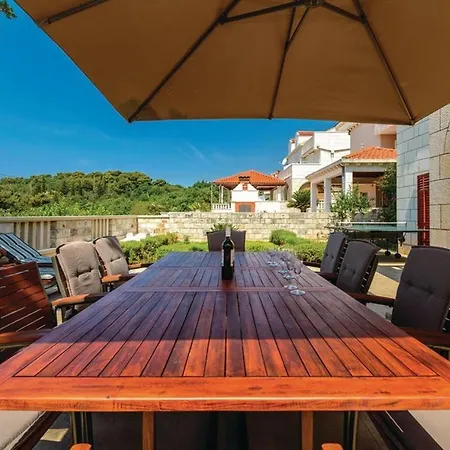 Apartment Anka - Five-bedroom With Terrace And Swimming Pool *