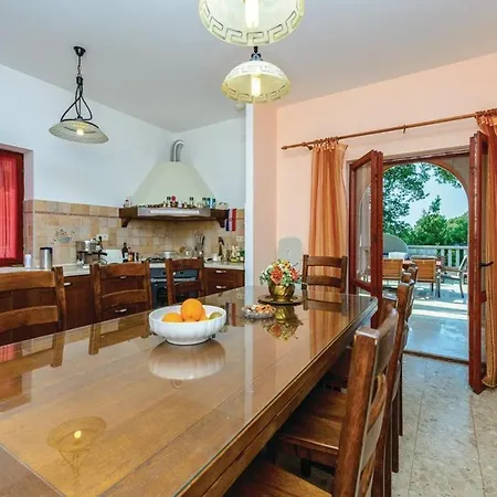 Anka - Five-bedroom With Terrace And Swimming Pool Apartment