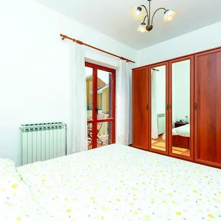 Anka - Five-bedroom With Terrace And Swimming Pool *