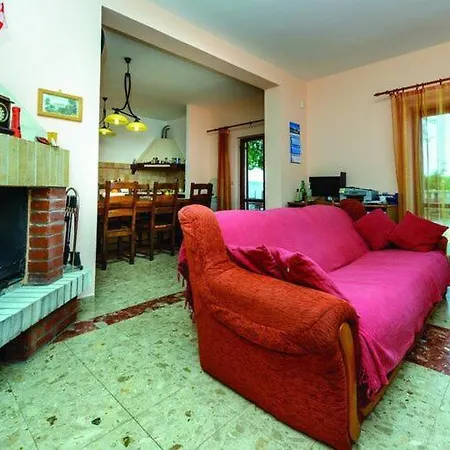 Anka - Five-bedroom With Terrace And Swimming Pool