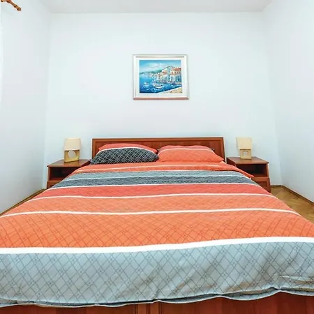 Anka - Five-bedroom With Terrace And Swimming Pool Apartment
