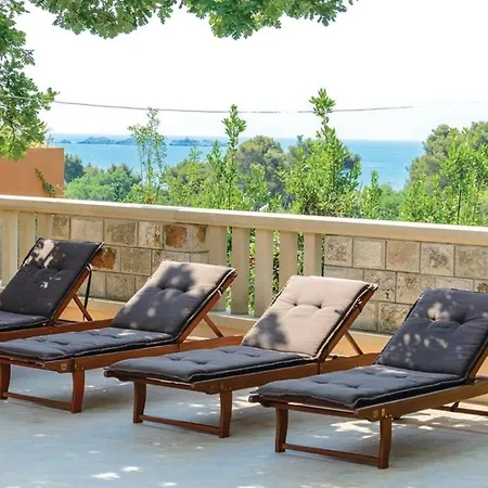 Apartment Anka - Five-bedroom With Terrace And Swimming Pool *