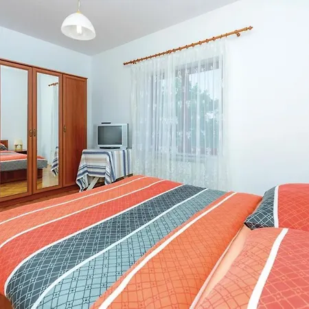 Anka - Five-bedroom With Terrace And Swimming Pool Apartment