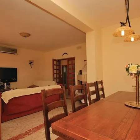 Apartment Anka - Five-bedroom With Terrace And Swimming Pool