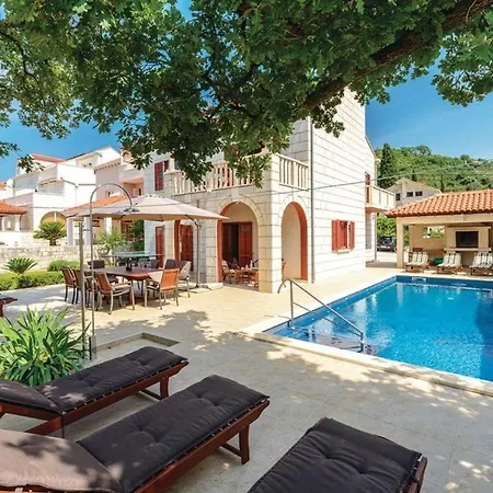 Anka - Five-bedroom With Terrace And Swimming Pool Apartment