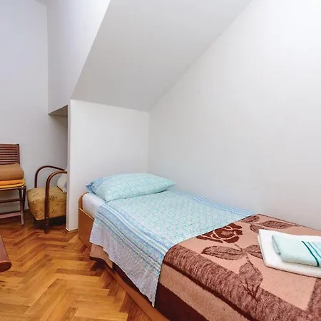 Anka - Five-bedroom With Terrace And Swimming Pool *
