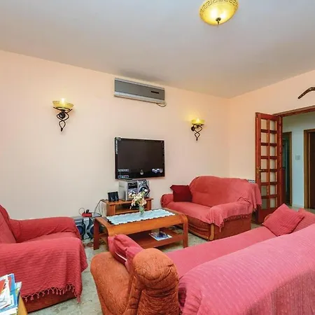 Anka - Five-bedroom With Terrace And Swimming Pool Apartment *