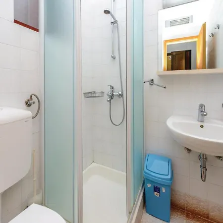 Anka - Five-bedroom With Terrace And Swimming Pool Apartment